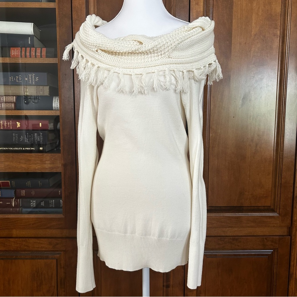 Elegant Cream Sweater with Fringe Detail.
Size S